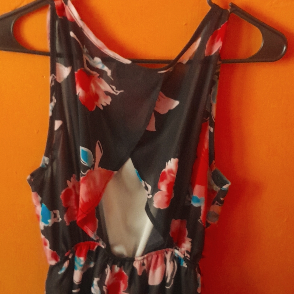 Summer dress cute open in back very cute